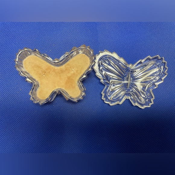 Vintage Clear Glass Butterfly Trinket Box - Picture 2 of 16